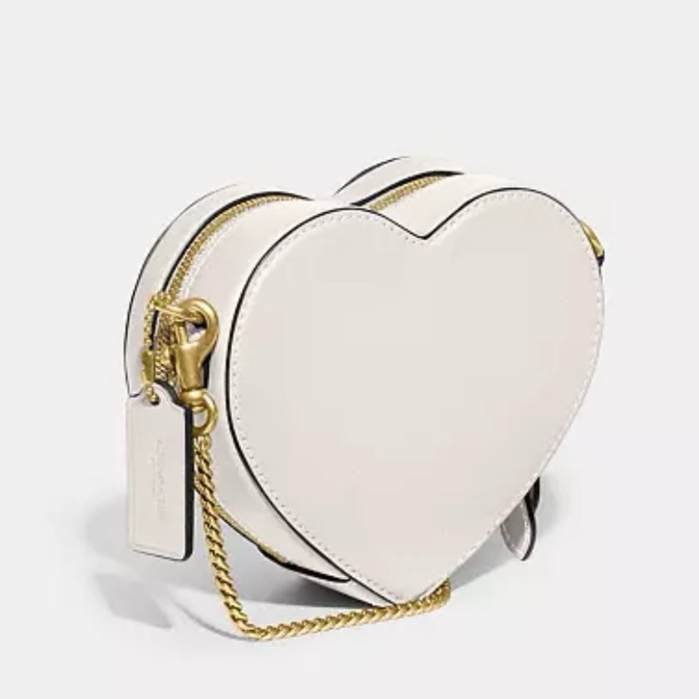 Heart Crossbody Bag 💕 - Picture 2 of 9